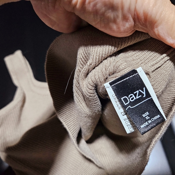 Dazy XL Tank Top - Picture 2 of 2